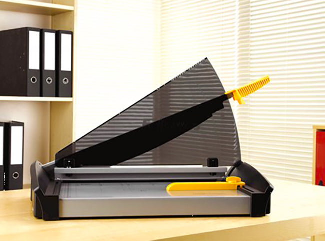 Load image into Gallery viewer, Fellowes Plasma A3 Guillotine