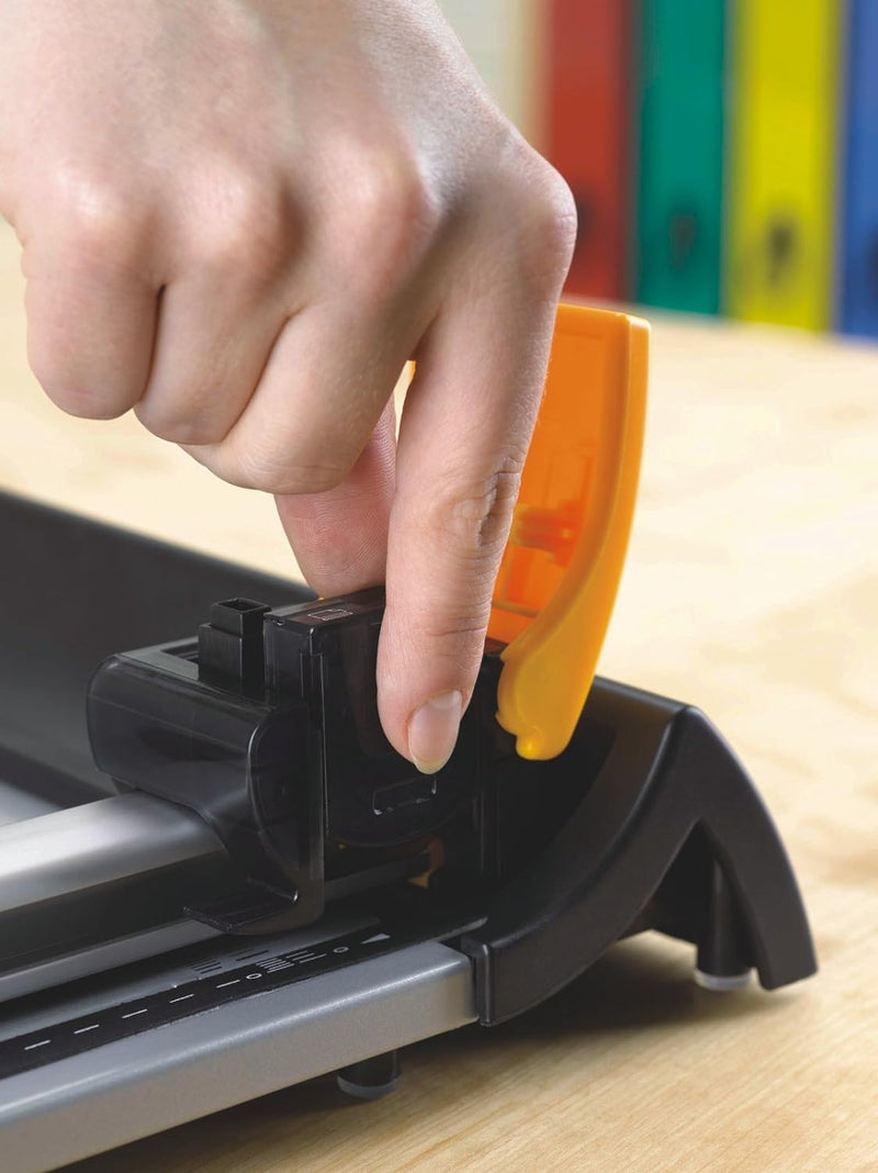 Load image into Gallery viewer, Fellowes Neutron A4 Trimmer