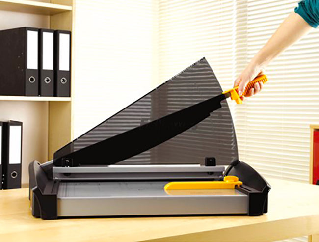 Load image into Gallery viewer, Fellowes Plasma A3 Guillotine