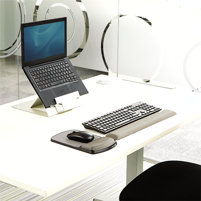 將圖像加載到圖庫查看器中,Fellowes FW91741 水晶啫喱滑鼠手腕軟墊(灰色)
