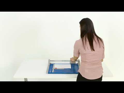 Load and play video in Gallery viewer, Dahle 550 Professional Rotary Trimmer