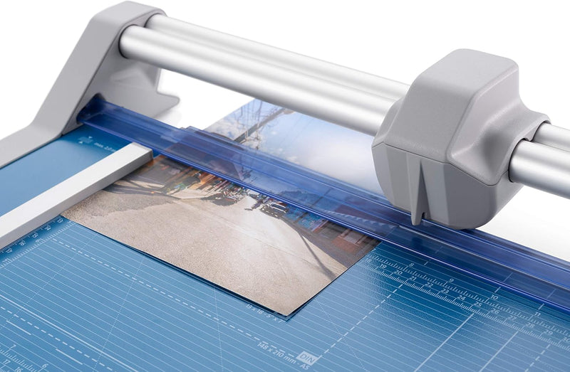 Load image into Gallery viewer, Dahle 550 Professional Rotary Trimmer
