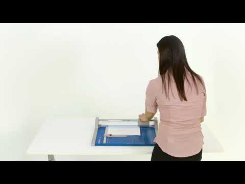 Load and play video in Gallery viewer, Dahle 550 Professional Rotary Trimmer
